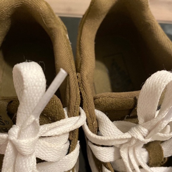 Vans - Picture 4 of 9